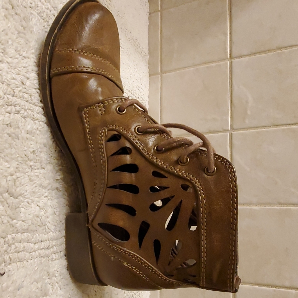 Boots - Picture 2 of 3